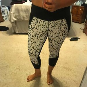 Athleta Skulptek Capri leggings